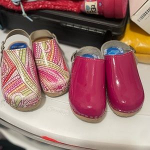 2 Pair GirlsSwedish Clogs Sz 28